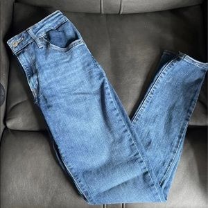Levi 721 High Rise Skinny Jeans!